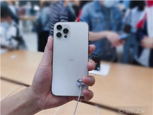 官翻iPhone 12立减1200 苹果限量供应