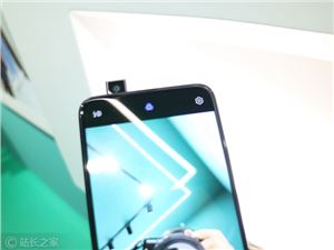 湖南女儿中秋未归监控看父亲院中远眺 山东女孩用摄像头陪父母过节：原来中秋节也叫“女儿节”