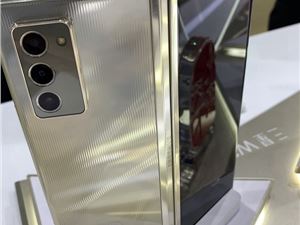 三星在最新的One UI 5.0测试版中复制了iOS 16的锁屏定制功能
